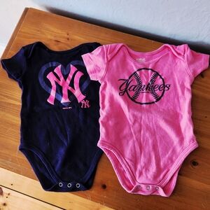 Yankees 24m Onsie Set - Pink and Navy